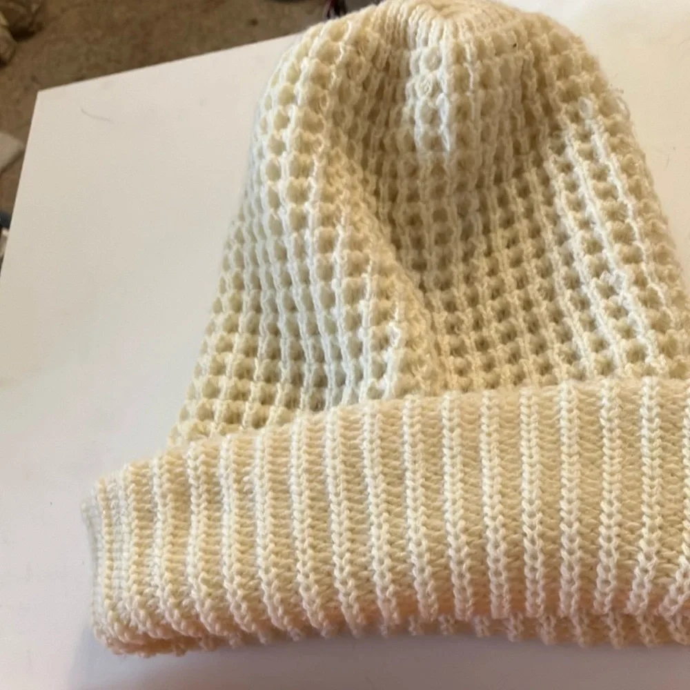 FINAL MARKDOWN Ladies knit cap